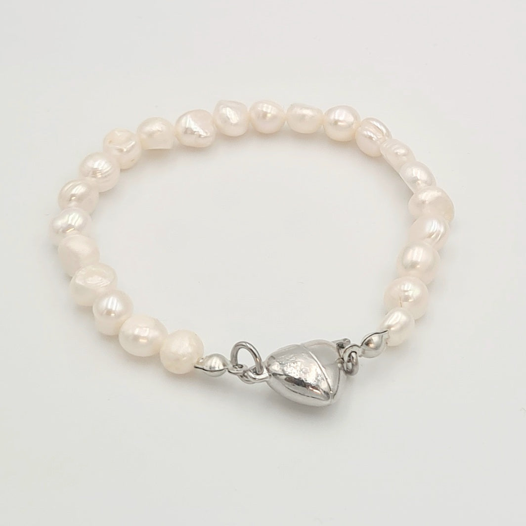 Pearl Magnetic Heart Bracelet