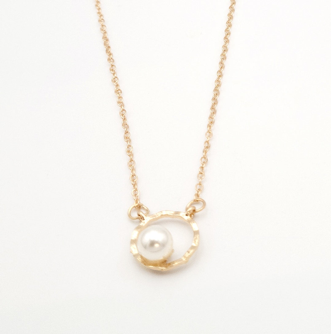 Gold Circle Pearl Pendant Necklace