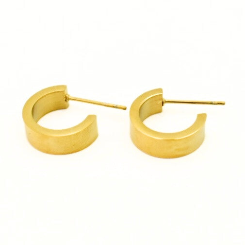 Gold Toned Surface Circle Stud Earrings