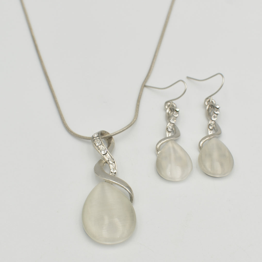 Silver White Stylish Pendant Diamante Necklace Set