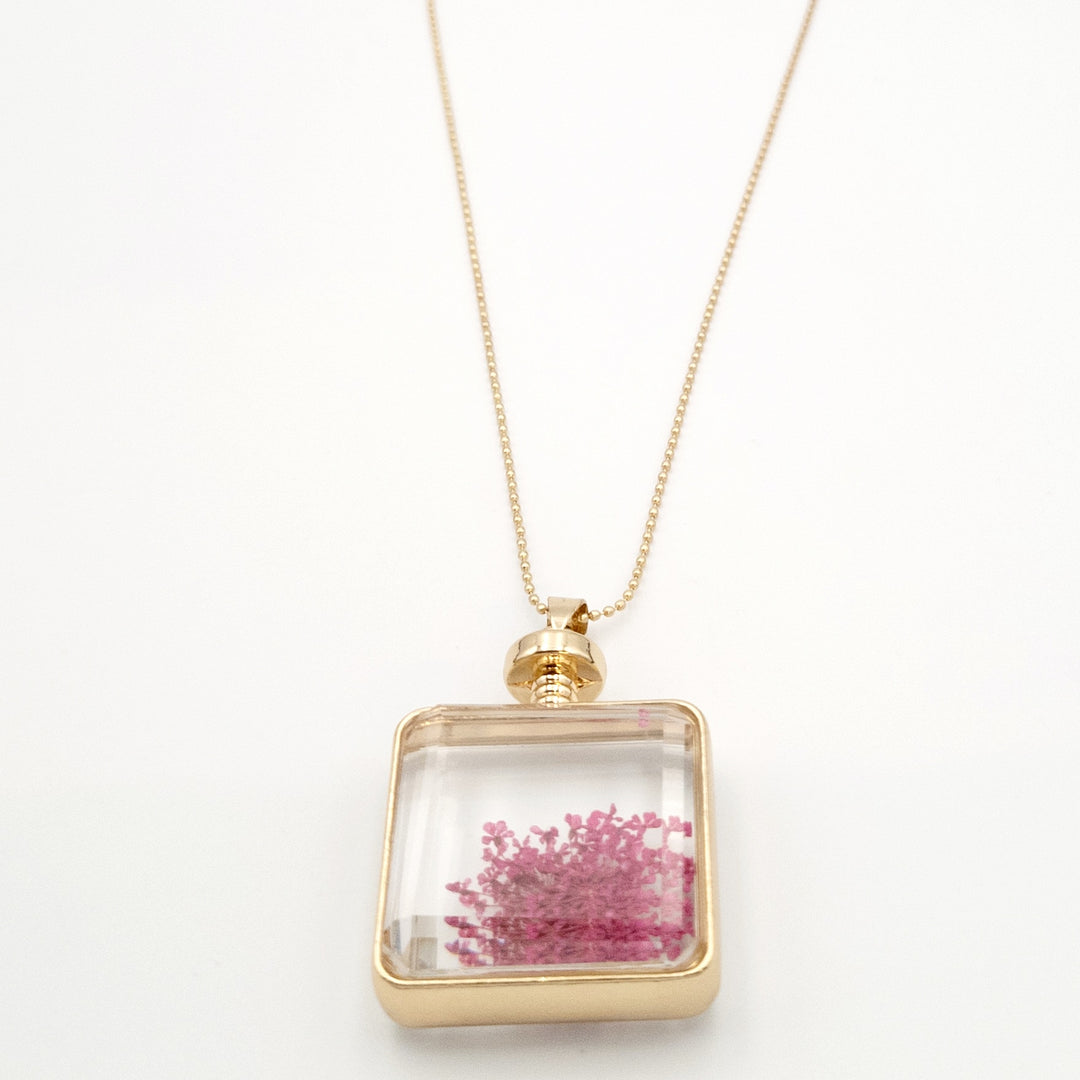 Gold Daisy Pendant Necklace