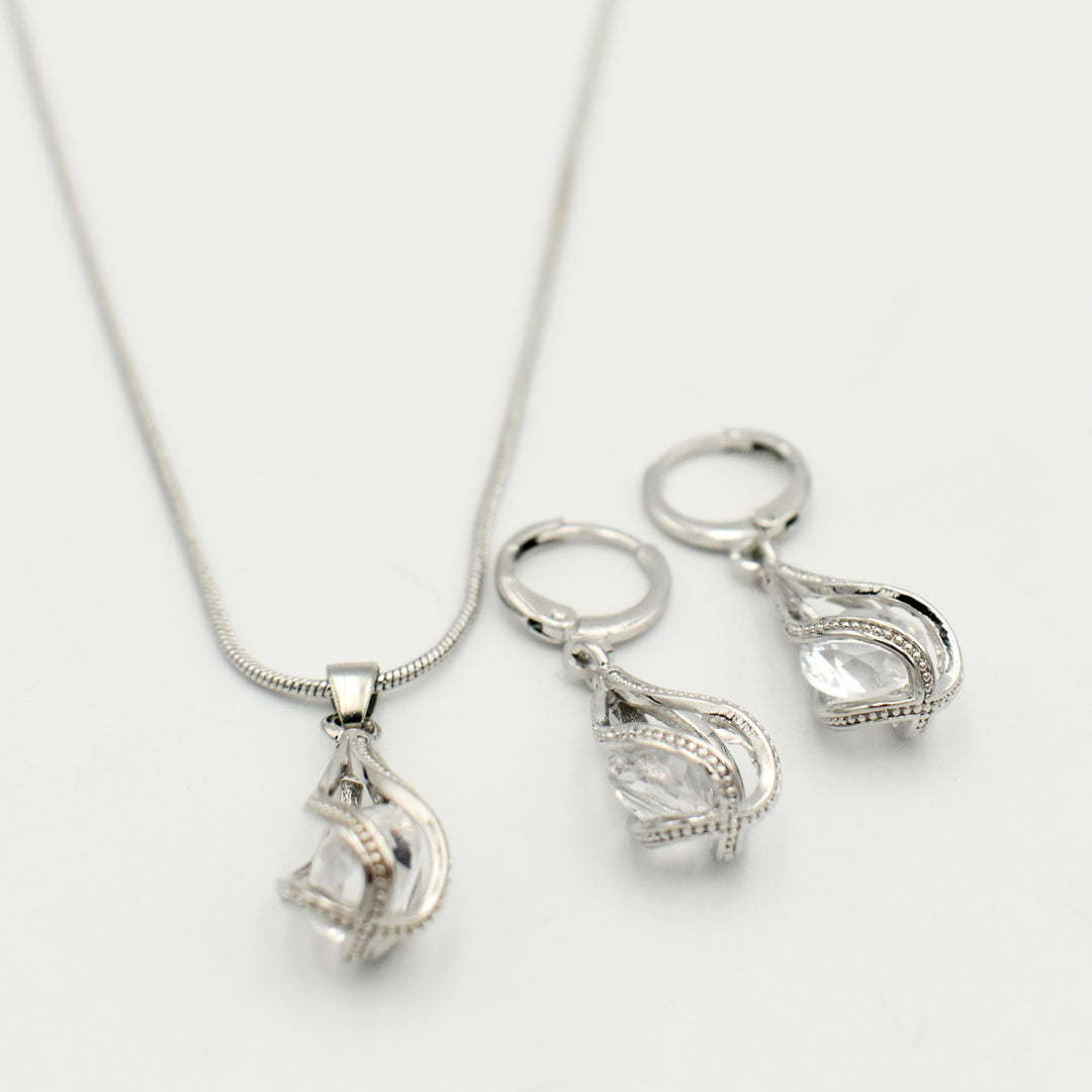 Silver Twisted Diamante Pendant Necklace Set
