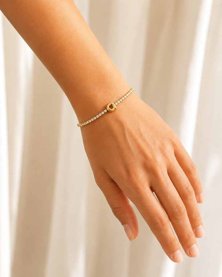Gold Plated Waterproof Initial 'Q' Letter Charm Bracelet (11490)