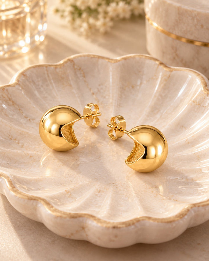 Elli Jewellery chunky dome stud earrings in 18ct gold plated metal with a polished crescent silhouette