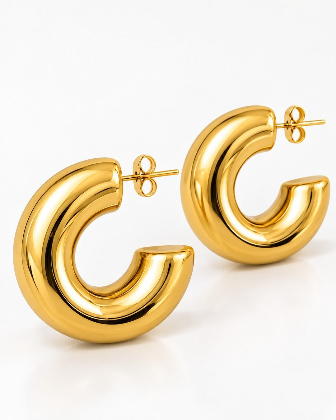 Elli Jewellery chunky C-shaped hoop earrings in polished gold-plated metal with a smooth, minimalist design.