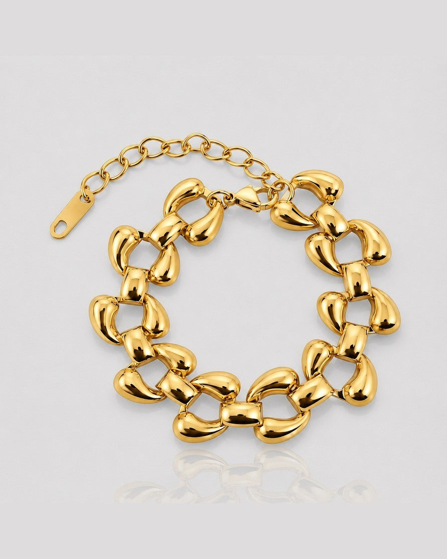 Elli Jewellery chunky oval link bracelet in 18ct gold plated finish with an adjustable clasp on a grey background.