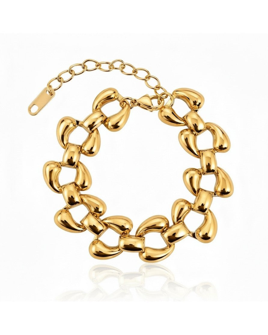 Elli Jewellery chunky oval link bracelet in 18ct gold plated finish with an adjustable clasp on a white background.