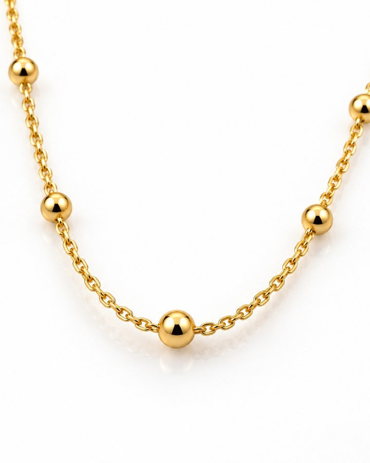 Elli Jewellery gold plated dainty ball bead chain necklace with a polished finish and waterproof design.