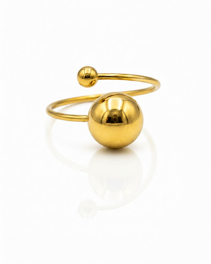 Elli Jewellery gold plated waterproof open ring featuring polished ball bead details in a modern sculptural design.
