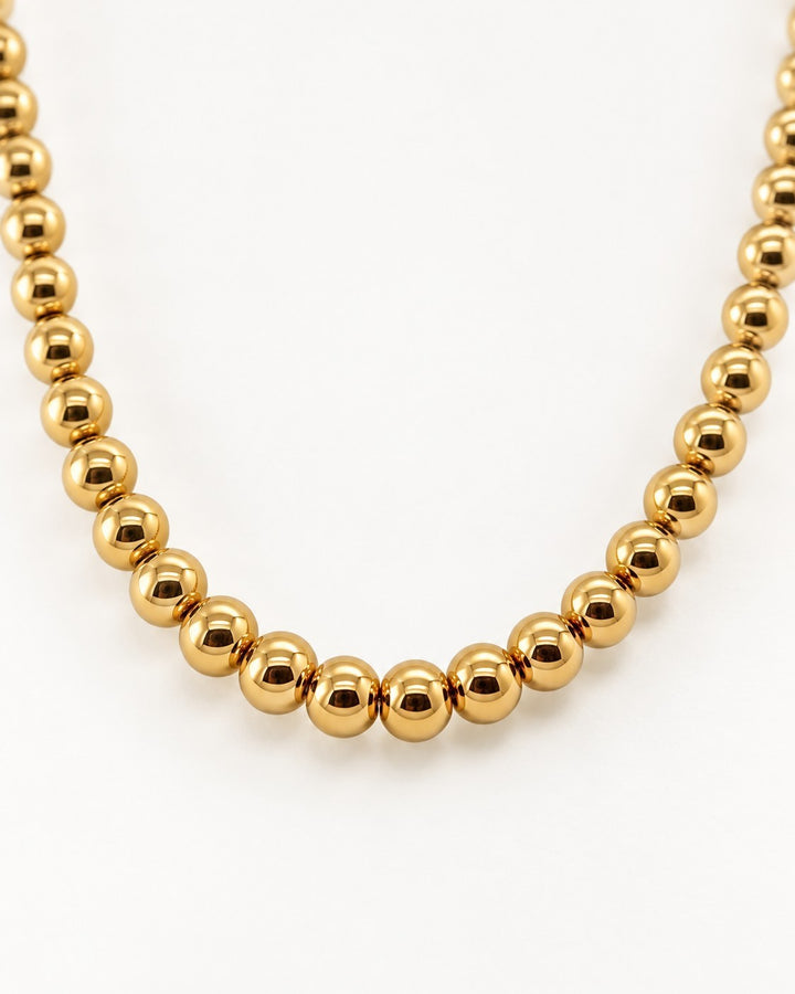 Elli Jewellery gold-plated waterproof beaded ball chain necklace with polished spheres on a white background