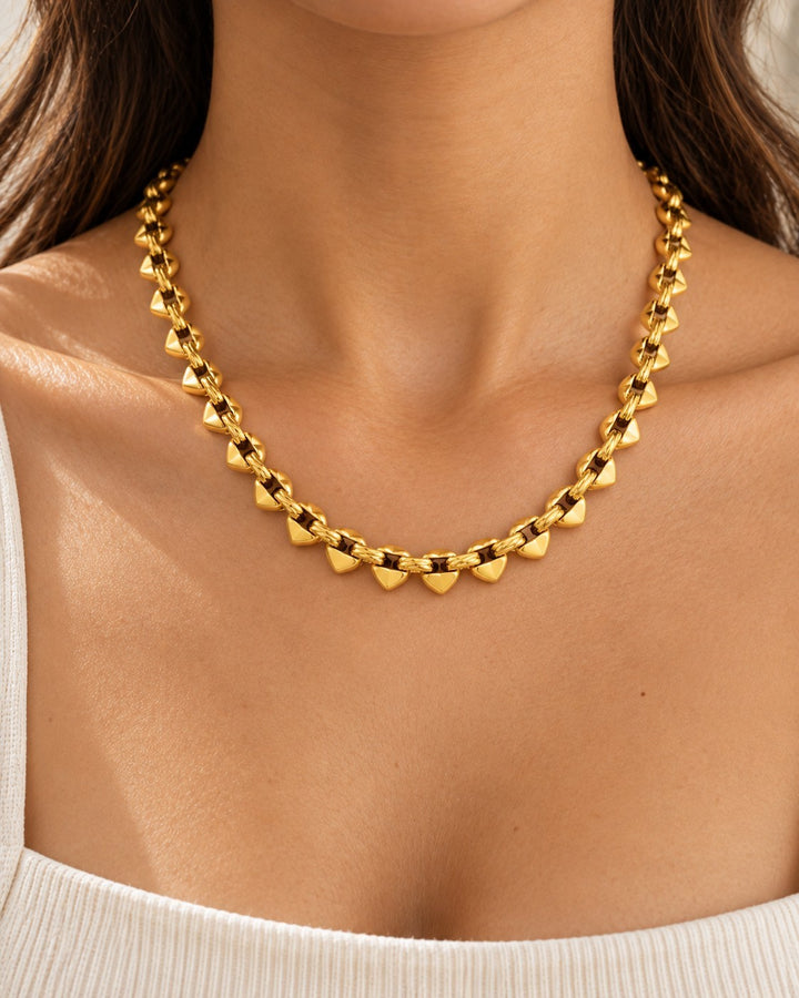 Elli Jewellery gold plated spherical beaded chain necklace worn on a model, featuring a textured link design.