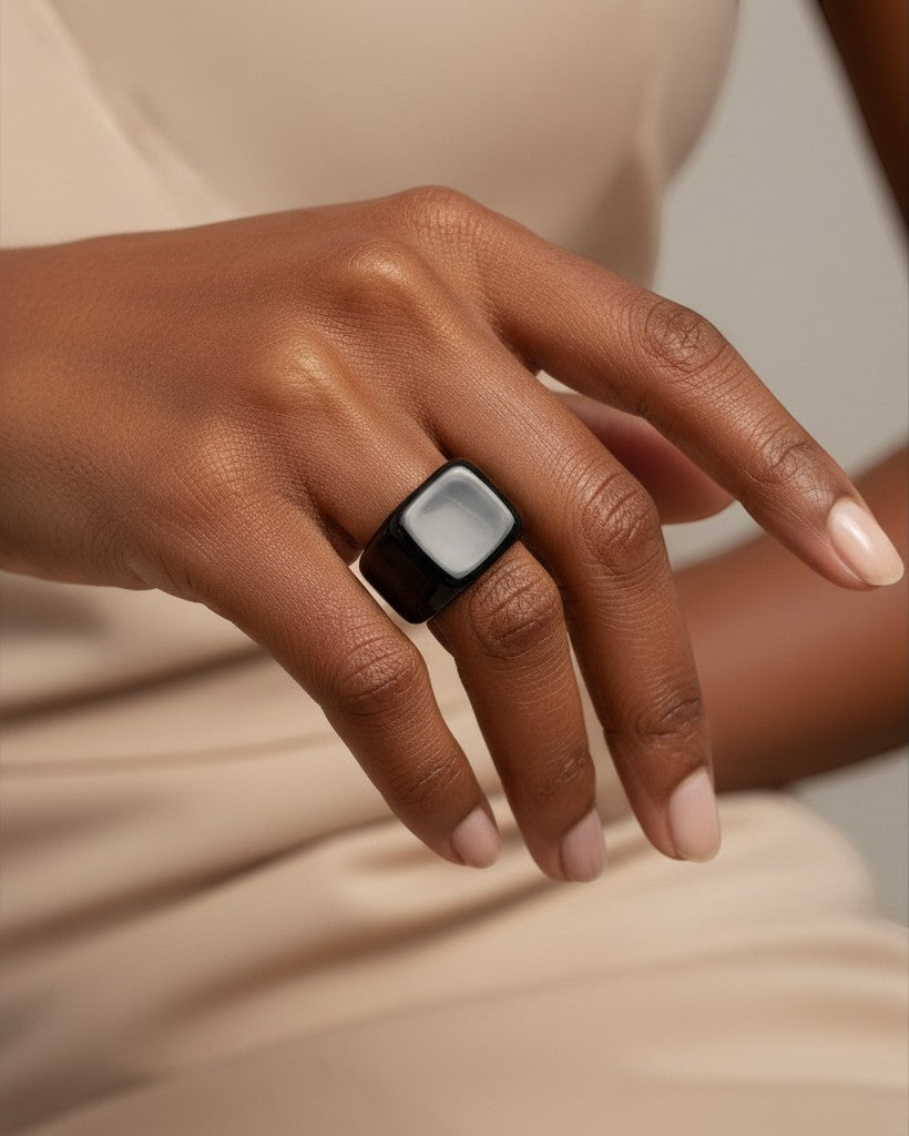 Elli Jewellery gold plated signet ring featuring a smooth black enamel square face worn on a model's finger