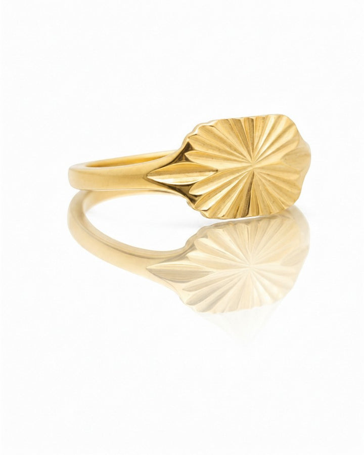 Elli Jewellery gold plated signet ring featuring a carved geometric sunburst design on a polished band