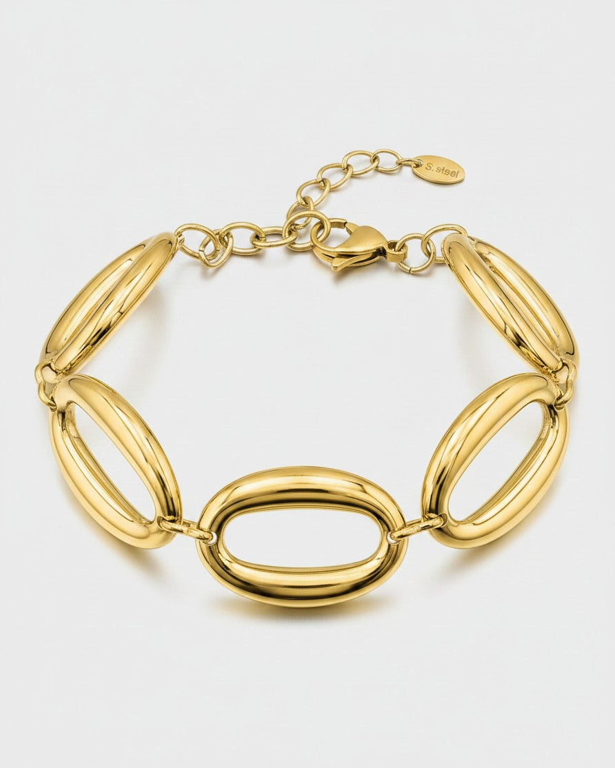 Elli Jewellery gold plated chunky chain link bracelet with oversized oval links and a secure lobster clasp closure.