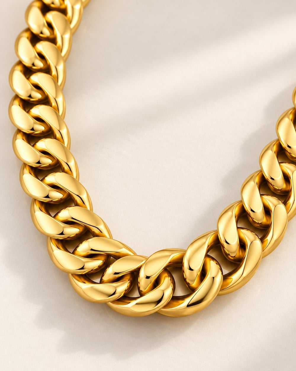 Elli Jewellery gold-plated chunky Cuban chain necklace with high-shine polished links for a bold statement look.