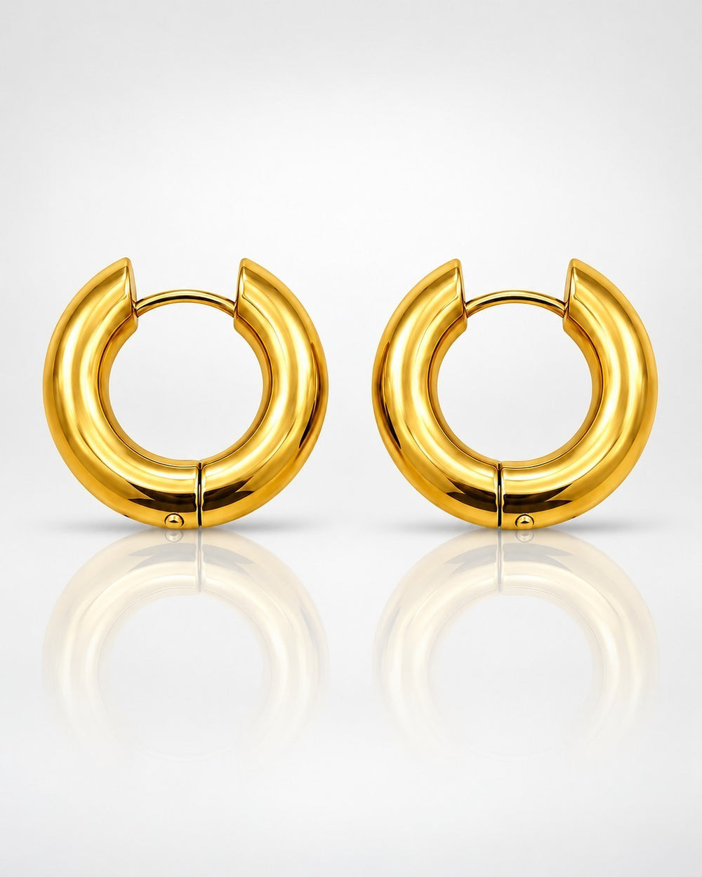 Elli Jewellery gold plated chunky hoop earrings with a polished finish and 2.5cm diameter for a modern statement look.