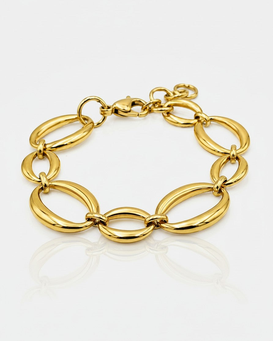 Elli Jewellery gold plated chunky link chain bracelet with a polished finish and lobster clasp closure.
