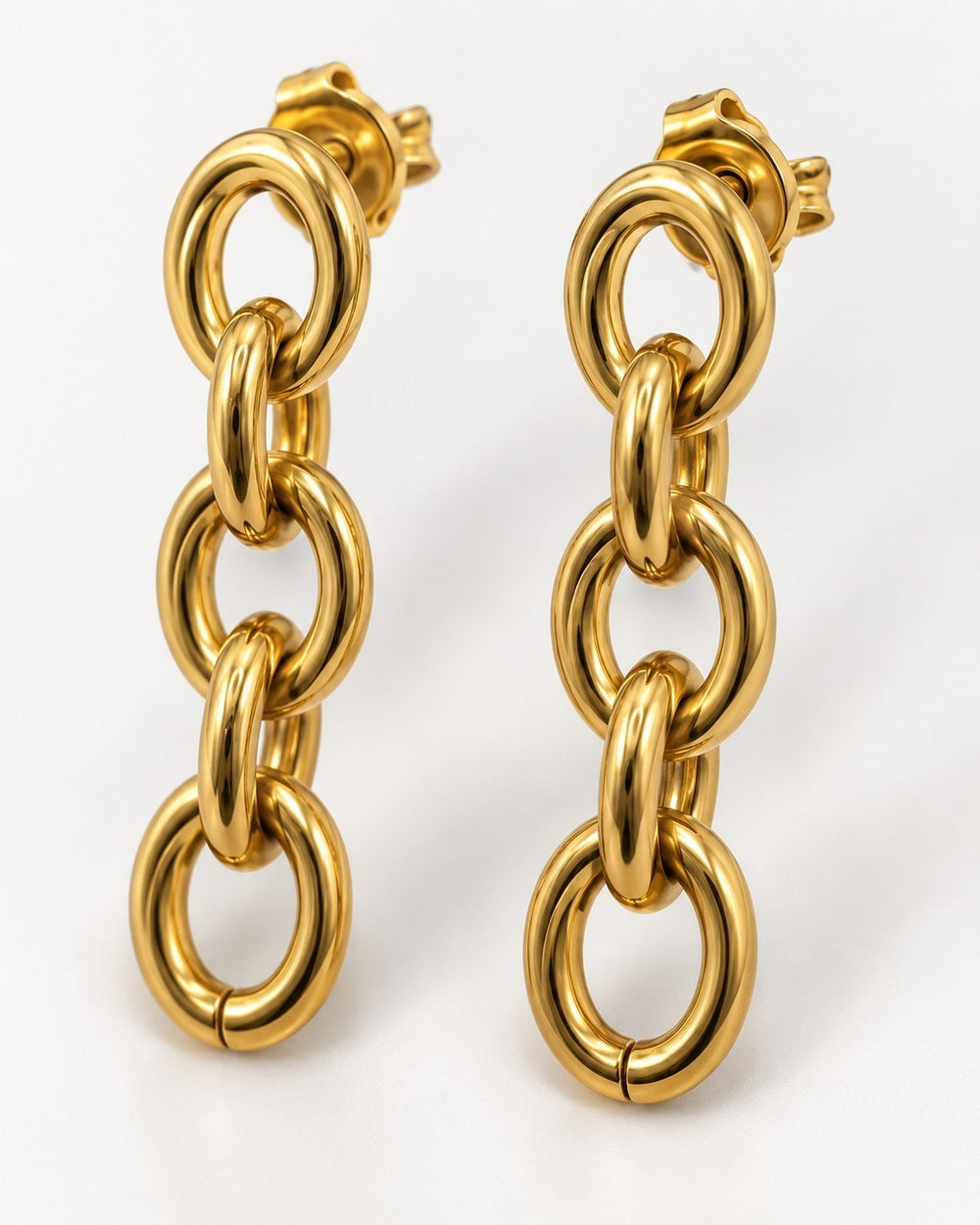Elli Jewellery gold plated chunky link chain drop earrings with a polished finish and secure stud backings.