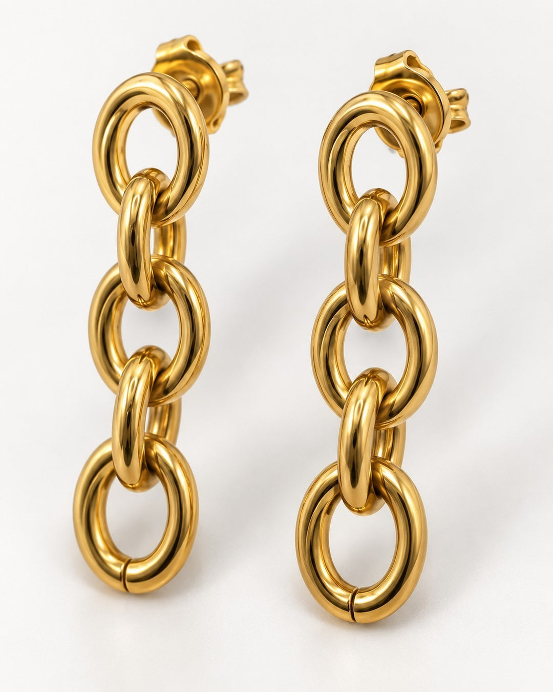 Elli Jewellery gold plated chunky link chain drop earrings with a polished finish and secure stud backings.