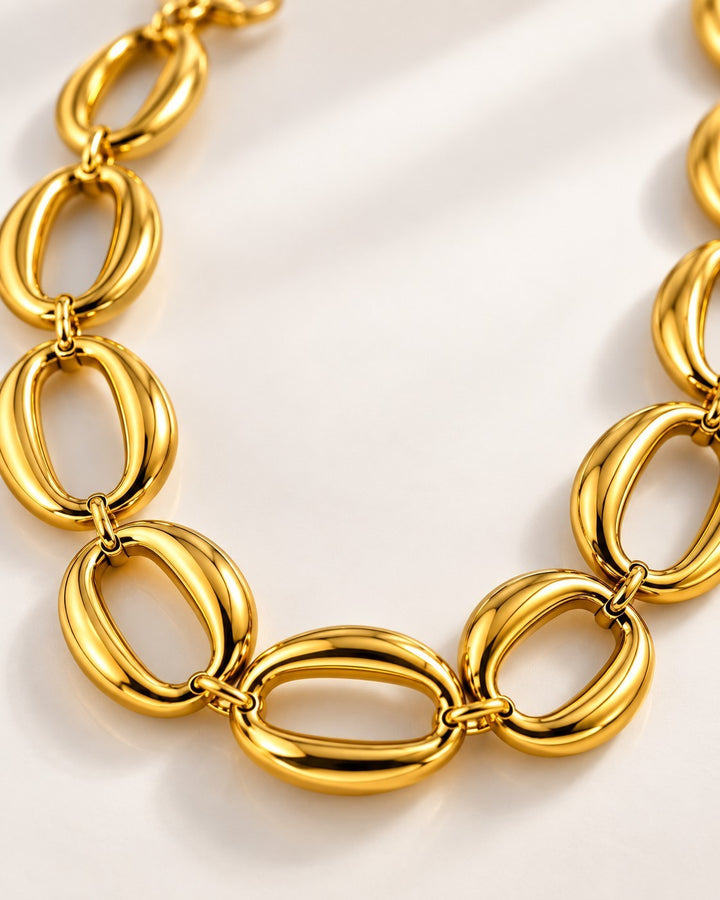 Elli Jewellery gold plated chunky oval link chain necklace with a polished waterproof finish.