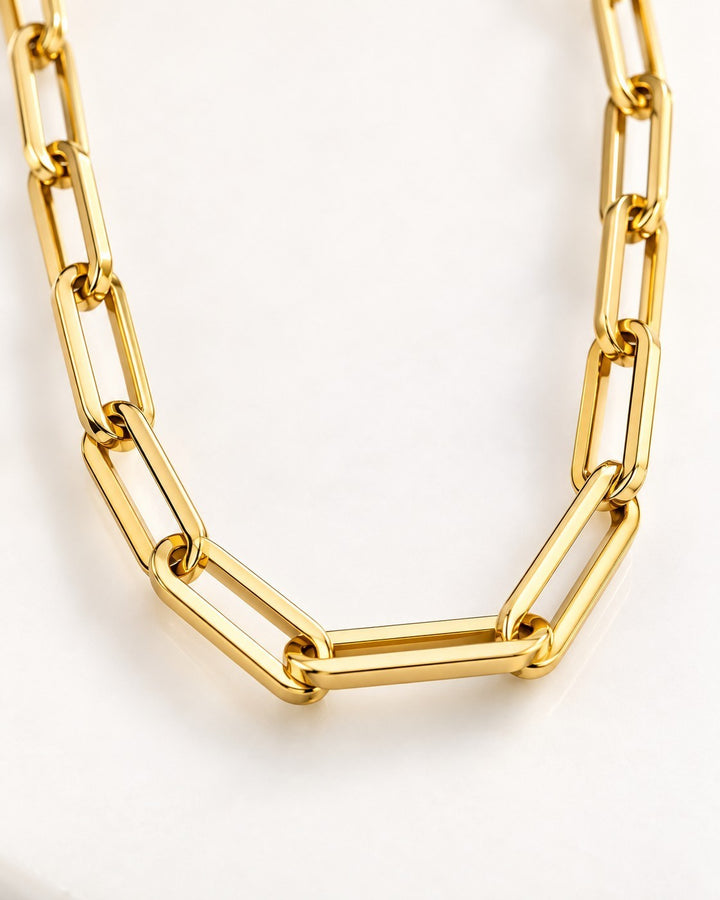 Elli Jewellery gold plated chunky paper link chain necklace with a polished finish on a white background