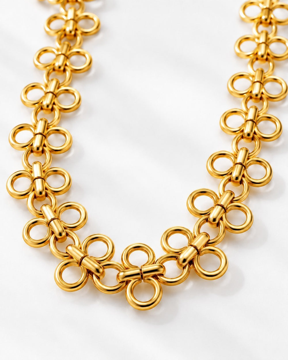 Elli Jewellery gold plated waterproof necklace featuring a bold interlocking circle link chain design.