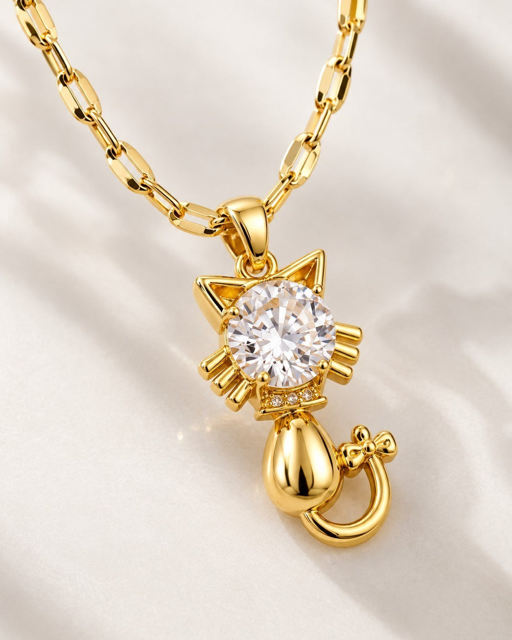 Elli Jewellery gold plated cat pendant necklace featuring a sparkling crystal face and delicate link chain