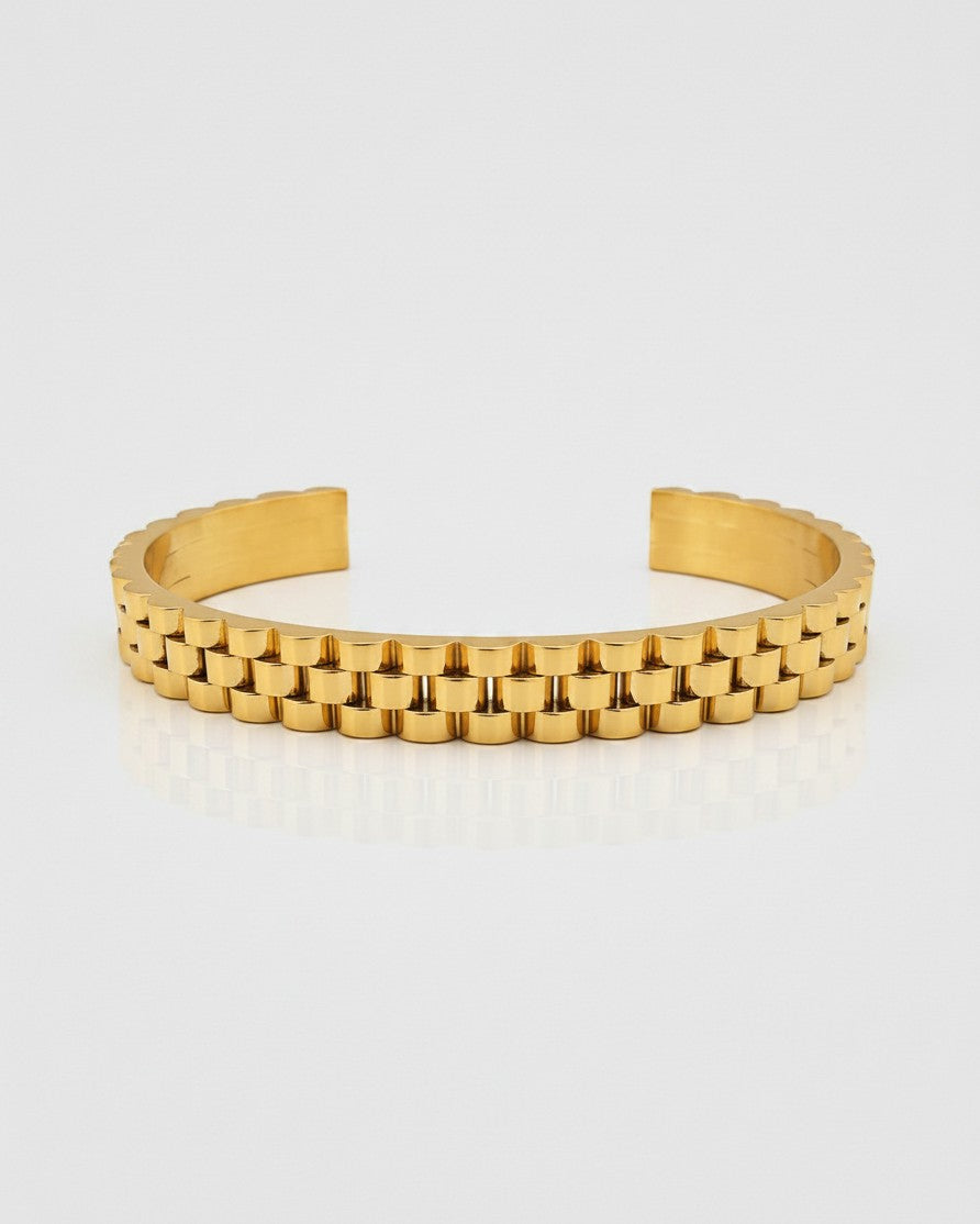 Elli Jewellery gold plated wide cuff bangle with a textured link design on a light grey background
