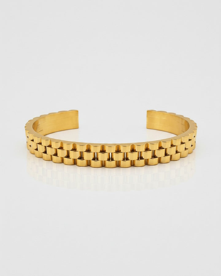 Elli Jewellery gold plated wide cuff bangle with a textured link design on a light grey background