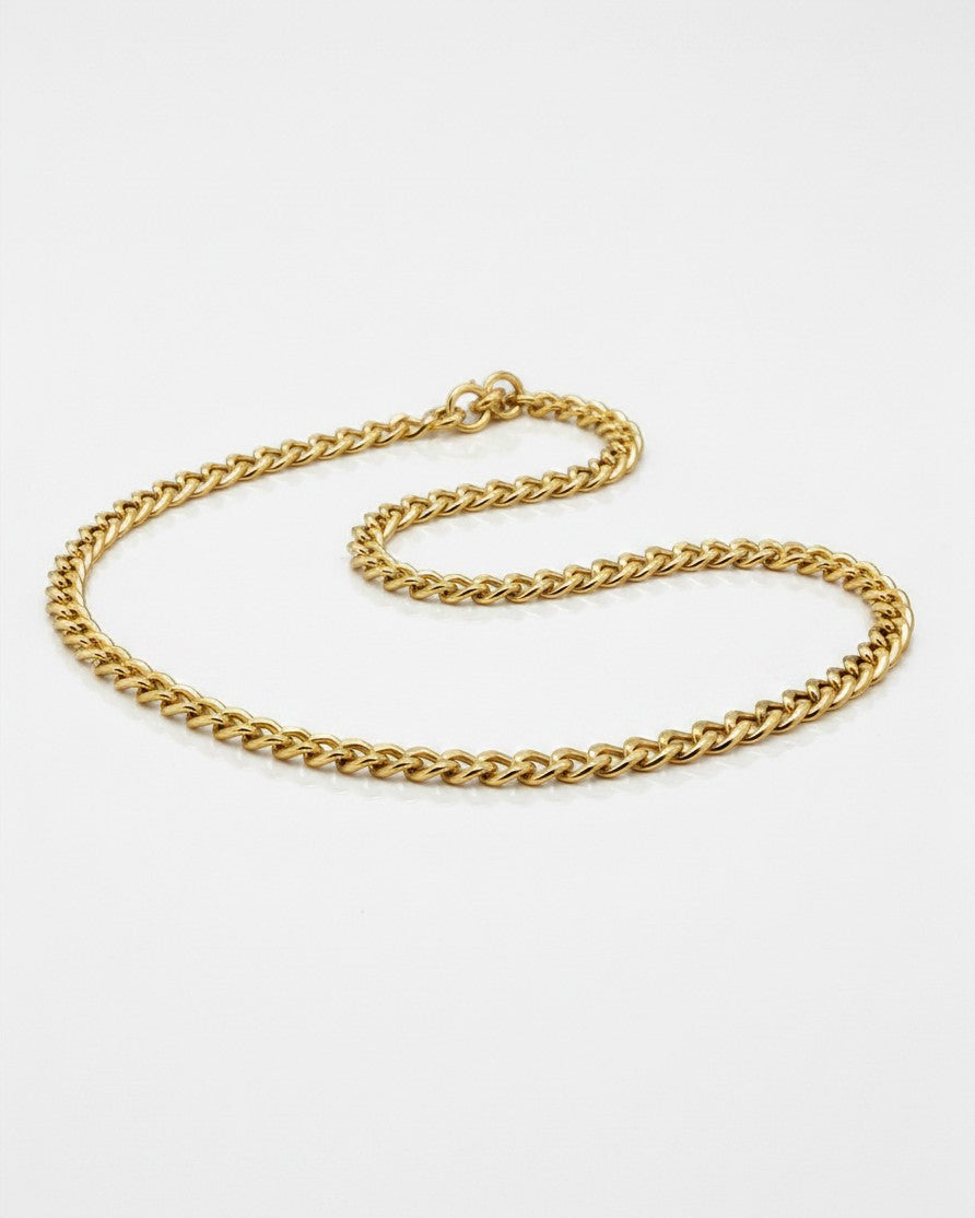 Elli Jewellery gold plated waterproof curb chain bracelet with a polished finish on a white background