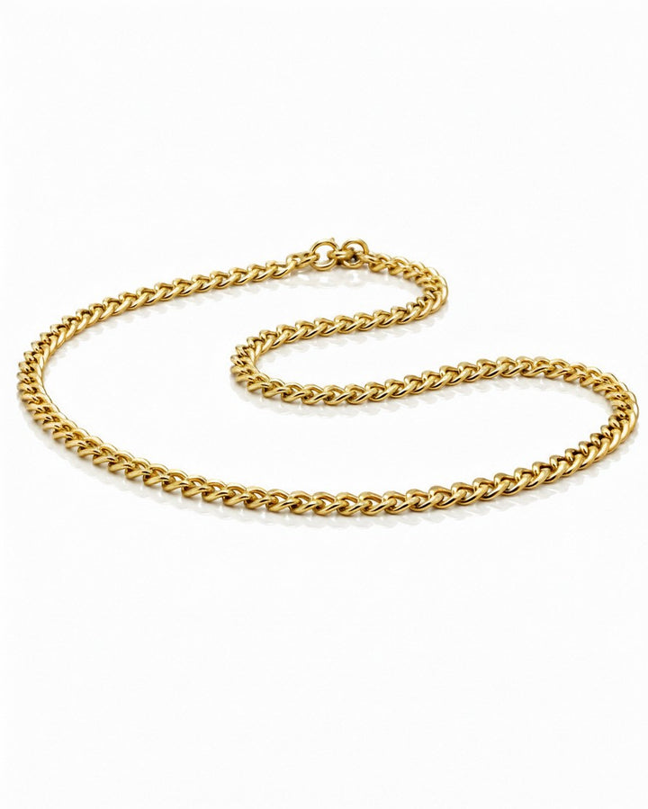 Elli Jewellery gold plated waterproof curb chain bracelet with a polished finish on a white background