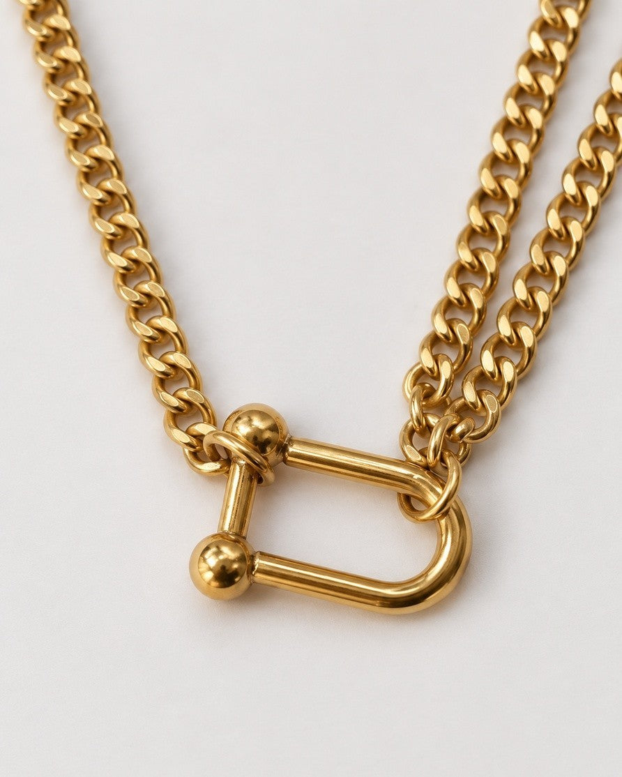 Elli Jewellery gold plated waterproof half layered curb chain necklace featuring a distinctive shackle clasp.