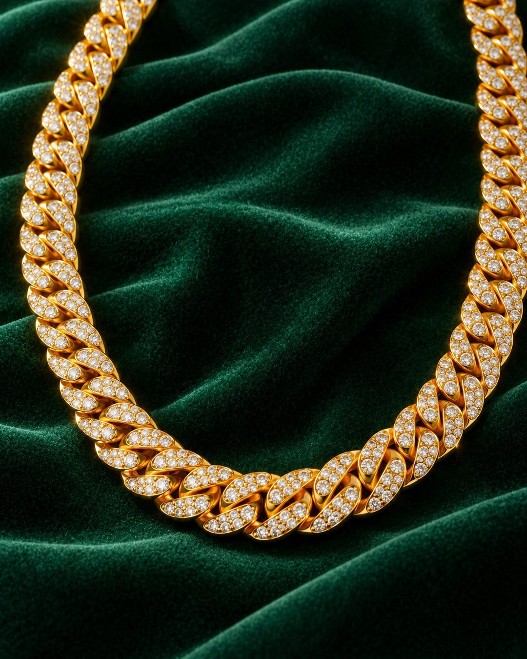 Elli Jewellery gold plated chunky curb chain necklace featuring sparkling diamante crystals on green velvet fabric