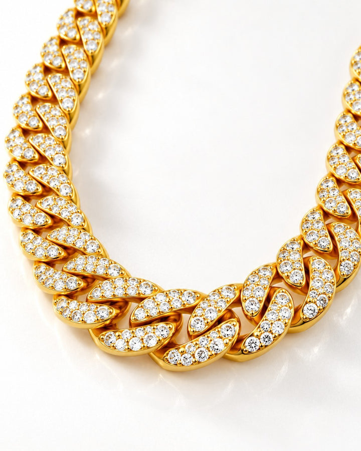 Elli Jewellery gold-plated chunky curb chain necklace featuring sparkling diamante crystal embellishments.