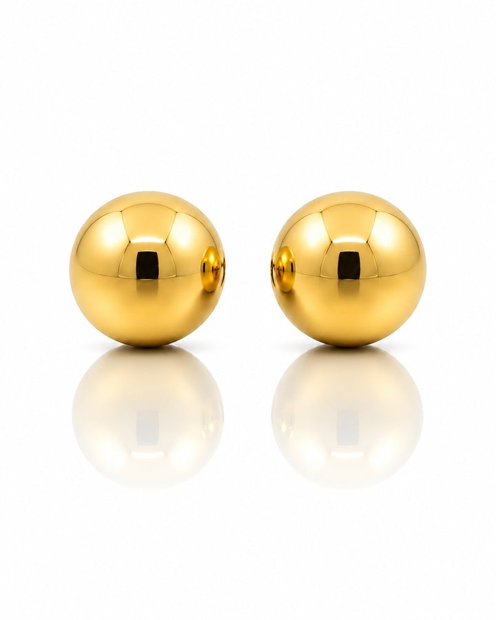 Elli Jewellery 8mm round dome stud earrings in polished gold plating, featuring a waterproof and minimalist design.