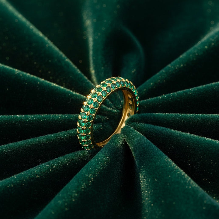 Elli Jewellery gold plated stacking ring featuring a pavé band of sparkling green cubic zirconia on green velvet.