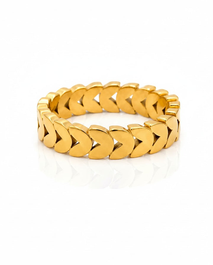 Elli Jewellery gold plated stacking ring featuring a repeating heart pattern in a minimalist band design.