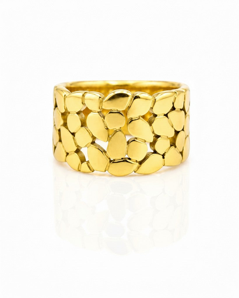 Elli Jewellery gold plated band ring featuring a delicate hollow leaf pattern in a polished finish.