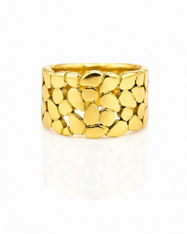 Elli Jewellery gold plated band ring featuring a delicate hollow leaf pattern in a polished finish.