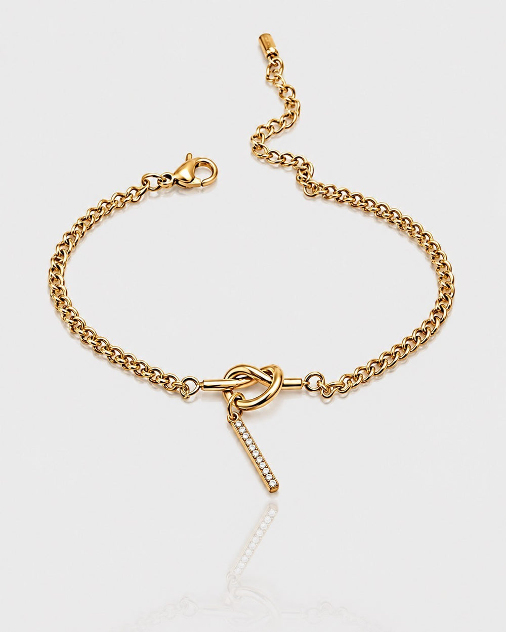 Elli Jewellery gold plated waterproof bracelet featuring a crystal-embellished letter I charm on a delicate chain.