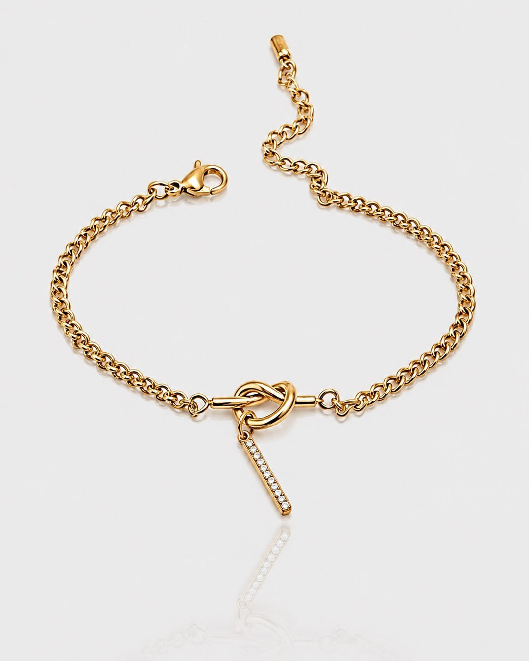 Elli Jewellery gold plated waterproof bracelet featuring a crystal-embellished letter I charm on a delicate chain.
