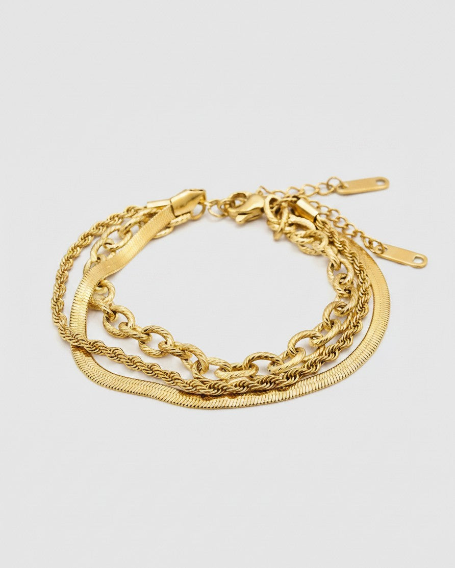 Elli Jewellery gold-plated waterproof layered chain bracelet with mixed textures on a white background