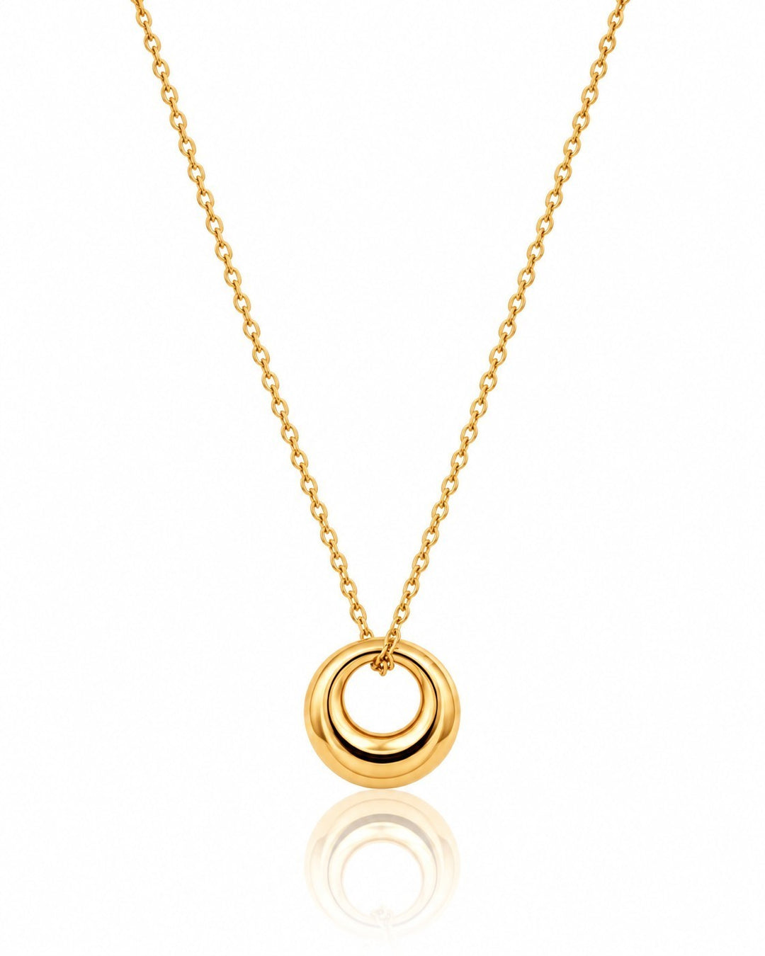 Elli Jewellery gold plated waterproof ombré circle pendant necklace on a delicate chain against a white background