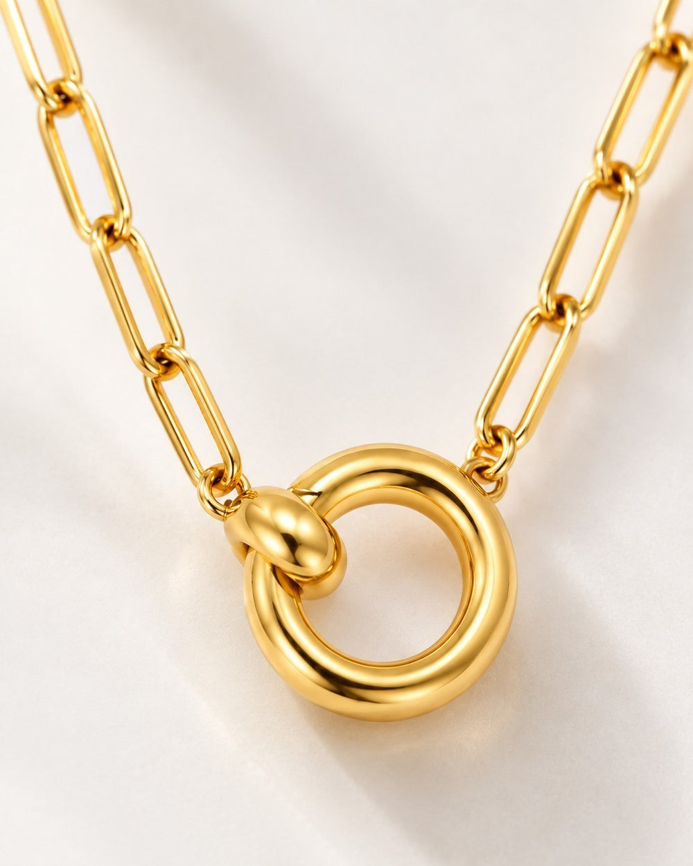 Elli Jewellery gold plated waterproof paperlink chain necklace with a sleek round pendant on a white background