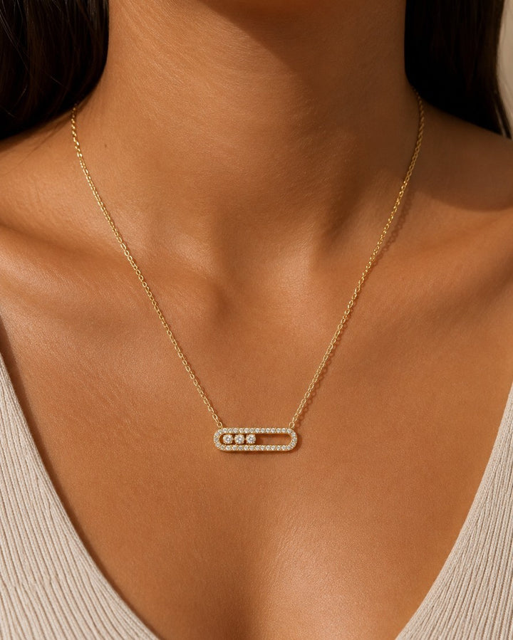 Elli Jewellery gold plated necklace featuring an elongated oval pendant with pavé crystals and three central stones.