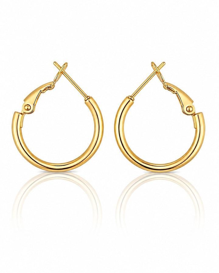 Elli Jewellery polished 18ct gold plated hoop earrings with a secure hinged clasp on a white reflective background.