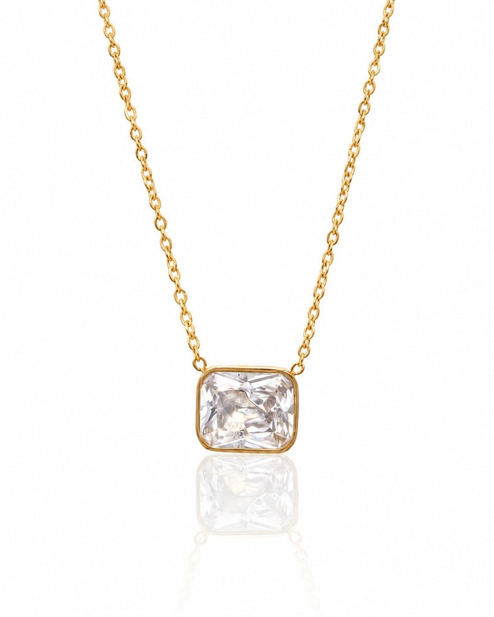 Elli Jewellery gold plated rectangular pendant necklace with a sparkling cubic zirconia stone on a delicate chain.