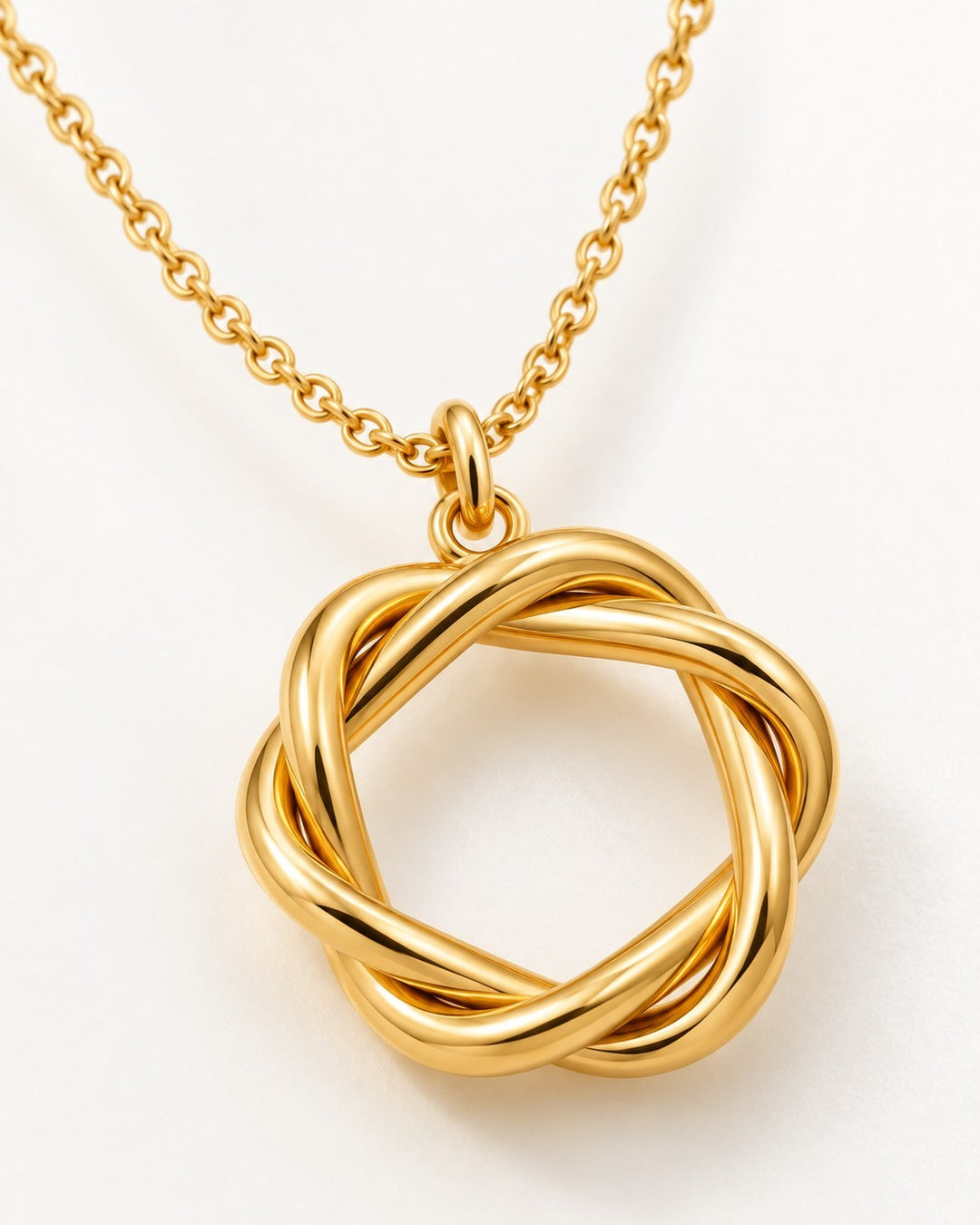 Elli Jewellery gold plated necklace featuring a textured rope-style circular pendant on a delicate chain