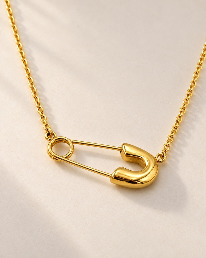 Elli Jewellery gold plated safety pin pendant on a delicate chain, featuring a polished finish and minimalist style.