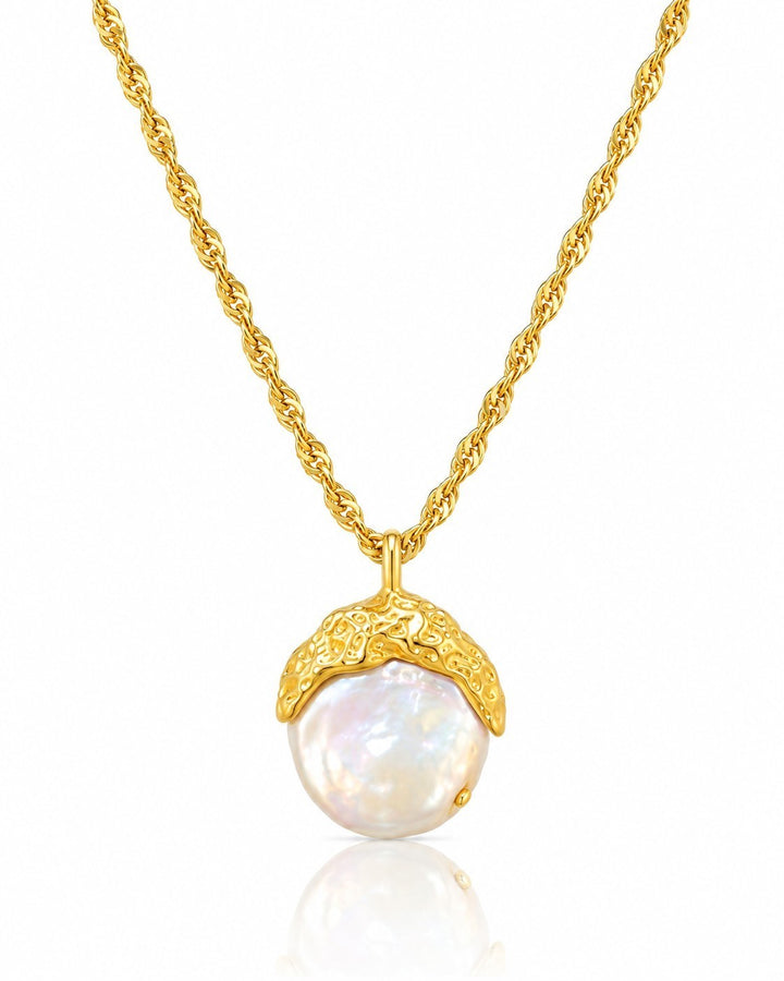 Elli Jewellery gold-plated waterproof necklace featuring a lustrous shell pearl pendant on a delicate twisted chain